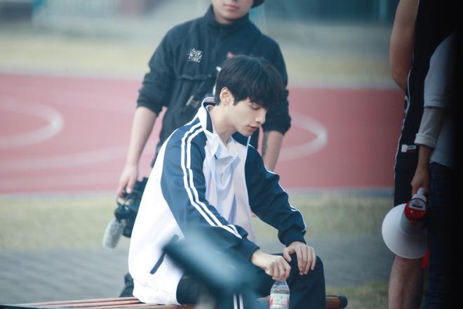 Lộ tạo hình nam sinh cực phẩm của La Vân Hi, fan kêu gào đòi lịch phát sóng gấp-5