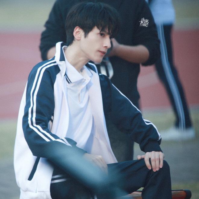 Lộ tạo hình nam sinh cực phẩm của La Vân Hi, fan kêu gào đòi lịch phát sóng gấp-6