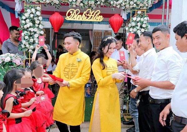 Xôn xao dàn phù dâu nhí đỡ tráp trong đám hỏi của cặp đôi ở Vũng Tàu-4