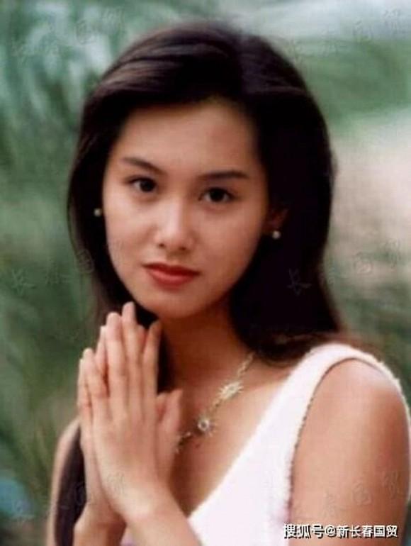 Tình cũ Châu Tinh Trì Chu Ân lộ vòng 2 lùm lùm, nghi vấn mang thai ở tuổi 49-8