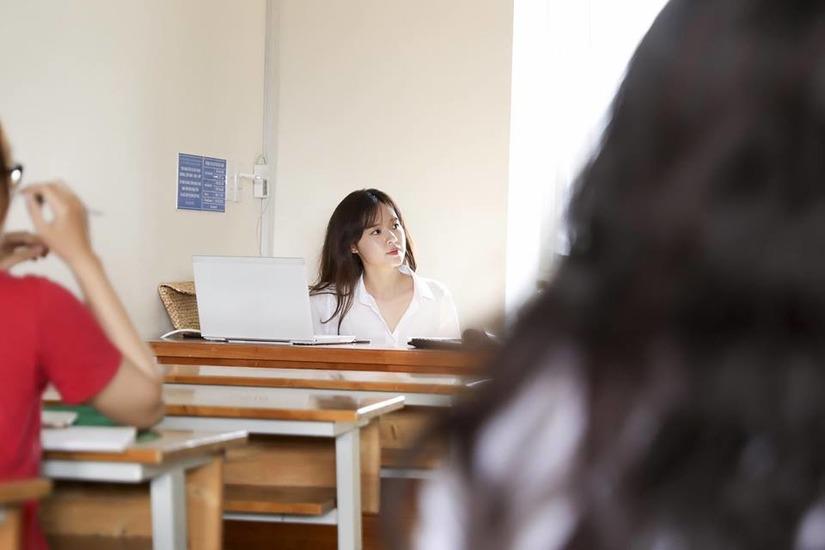 Lộ ảnh thẻ cực xịn trong vai trò giảng viên của Midu-4