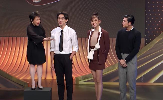 Quá gan khi đứng cạnh những người khổng lồ, danh hài Việt Hương lộ rõ cô gái 1m52!-2