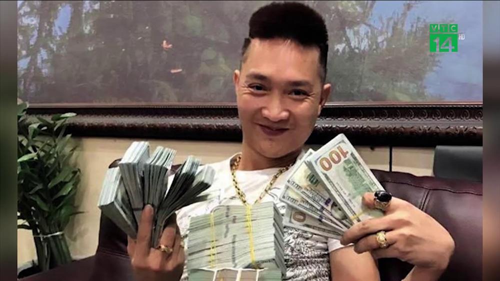 Chân dung Huấn Hoa Hồng: Giang hồ mạng 2 lần cai nghiện, ra sách chui và quảng cáo cờ bạc trá hình-3