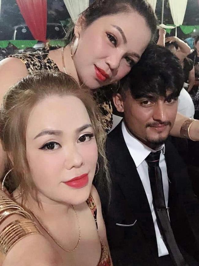 Cô dâu Việt 65 tuổi ở Đồng Nai khoe ảnh con gái thân thiết với cha dượng 28 tuổi-2