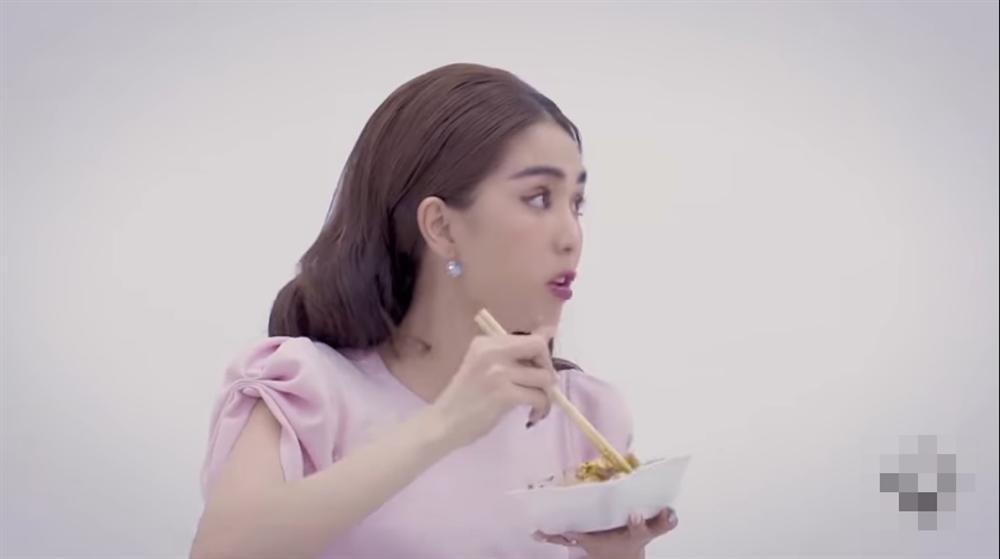 Ngọc Trinh nói về chiếc váy mặc như không ở LHP Cannes: Không mặc nó thì ai để ý-1