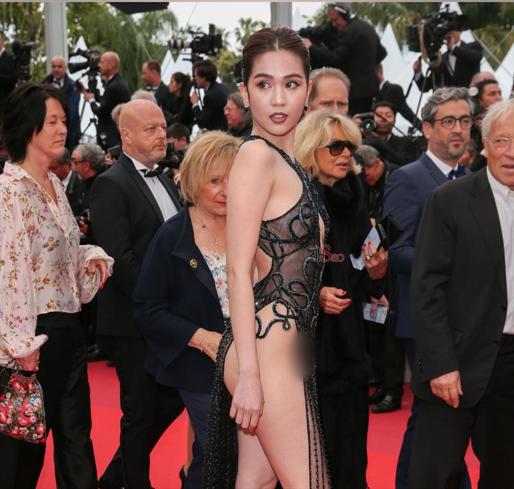 Ngọc Trinh nói về chiếc váy mặc như không ở LHP Cannes: Không mặc nó thì ai để ý-5