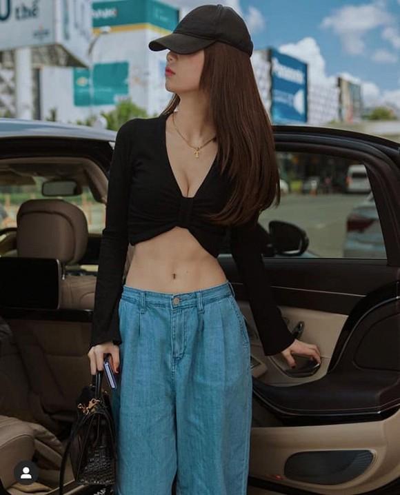 Ngọc Trinh đáp trả bằng loạt ảnh o ép vòng một nóng bỏng mắt khi nhiều lần bị chê gầy trơ xương-1