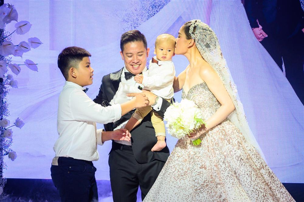 Hôn nhân viên mãn của 3 mỹ nhân cùng mang tên Hồng Ngọc-12