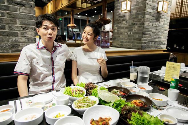 Á hậu Thúy Vân để lộ rõ bụng bầu trước khi làm đám cưới-1