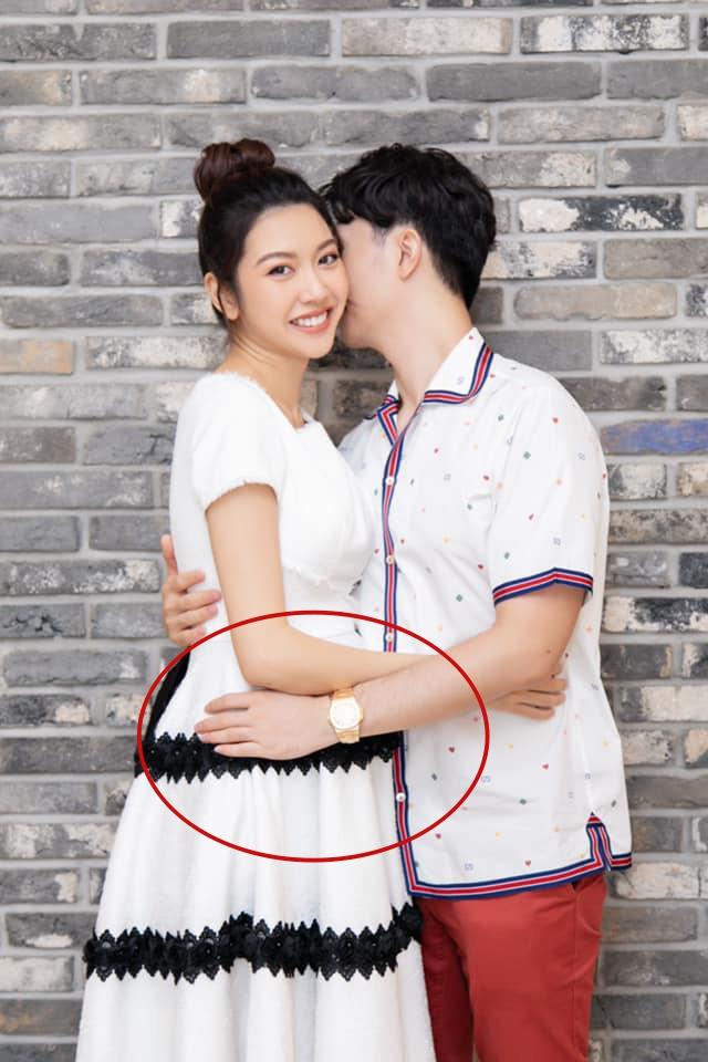 Á hậu Thúy Vân để lộ rõ bụng bầu trước khi làm đám cưới-3