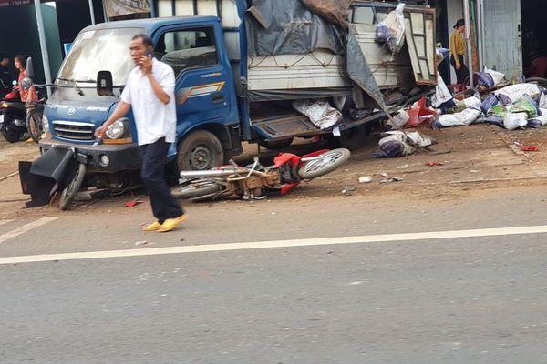 Clip: Khoảnh khắc xe tải lao kinh hoàng vào chợ làm 5 người chết, nhiều người bị thương-3