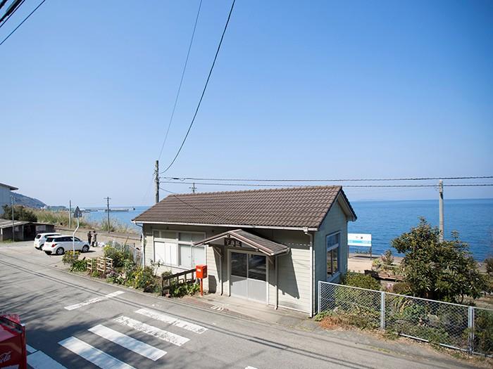 Chiêm ngưỡng vẻ đẹp mê mẩn của ga tàu hỏa cô độc ở Nhật Bản-3