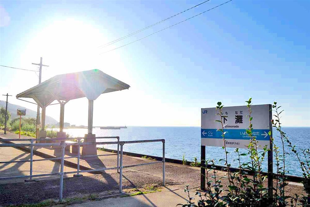 Chiêm ngưỡng vẻ đẹp mê mẩn của ga tàu hỏa cô độc ở Nhật Bản-6