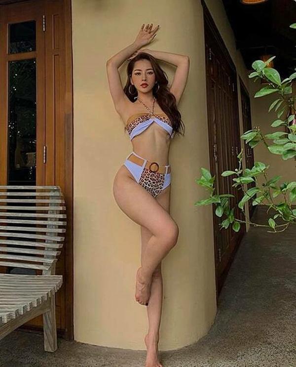 Chi Pu mặc bikini khoe vẻ đẹp của cơ thể khi đi chơi cùng bạn thân chuẩn bị đón tuổi mới, khép lại tin sao Việt