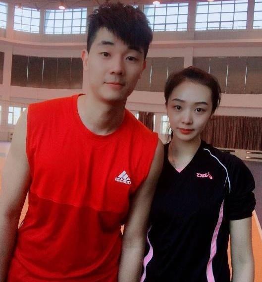 Hoa khôi bóng chuyền cao 1,88 m và tình yêu đẹp với bạn trai 2,01 m-5