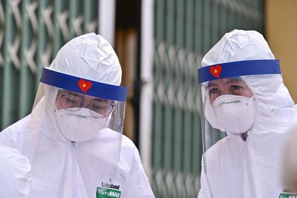 Bước tiến quan trọng: Phi công người Anh đã ngưng thở máy, tự thở được trong 24 giờ-2