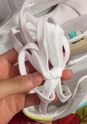 Mua giày đẹp trên mạng, chàng trai trẻ phải cạn lời khi nhìn thấy tận mắt-1