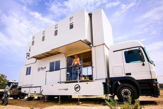 Khách sạn di động, có khả năng biến hình như robot Transformer