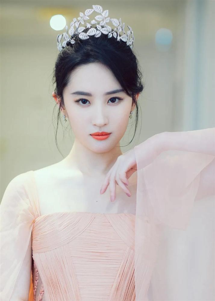 Những mỹ nhân Hoa ngữ được lòng người qua đường nhất: Dương Mịch và Địch Lệ Nhiệt Ba thất thế-3