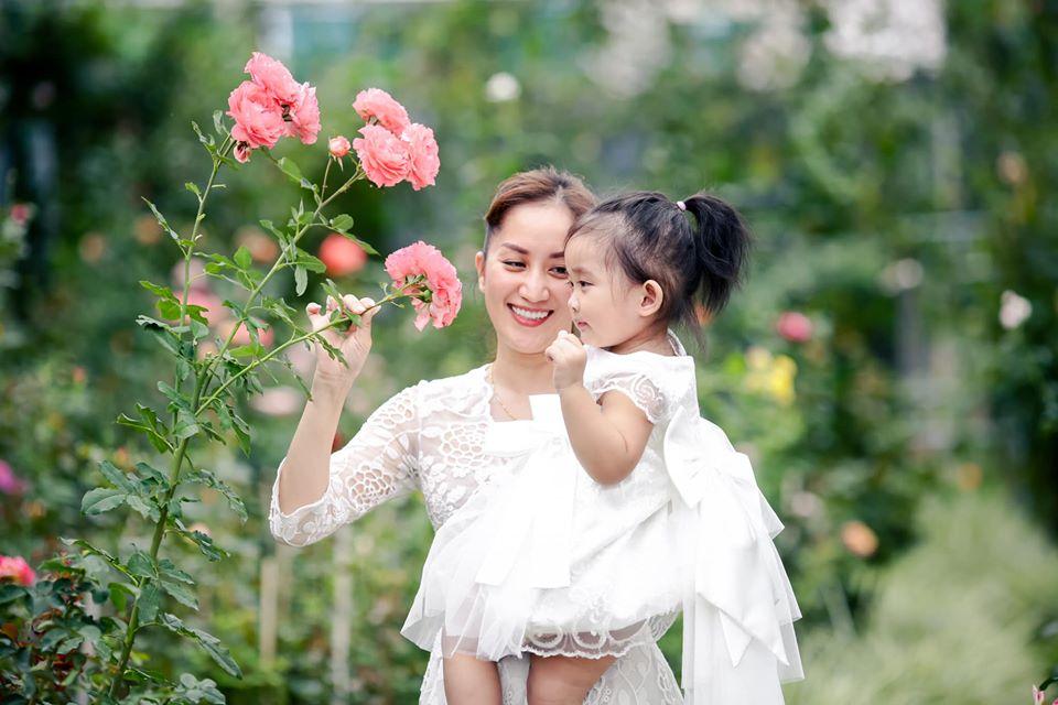 Con gái sinh non 1,9kg của Khánh Thi lớn phổng phao, xinh xắn ngỡ ngàng-8