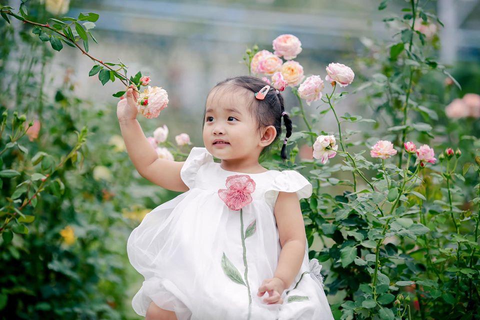 Con gái sinh non 1,9kg của Khánh Thi lớn phổng phao, xinh xắn ngỡ ngàng-7
