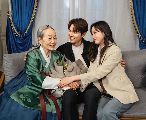 Cái giá phải trả của Lee Min Ho ngày trở lại-1