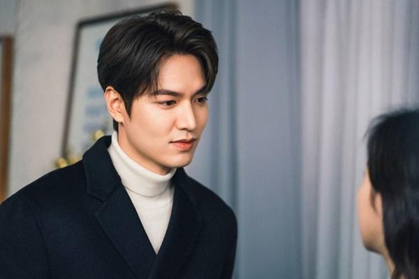 Lee Min Ho thổi nến, làm trò trong sinh nhật-1