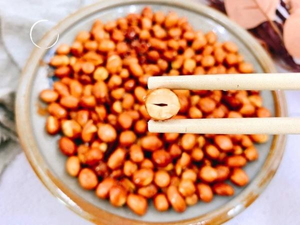 Làm lạc rang muối đừng cho ngay dầu vào, thêm một bước nữa lạc giòn 1 tuần không ỉu-7