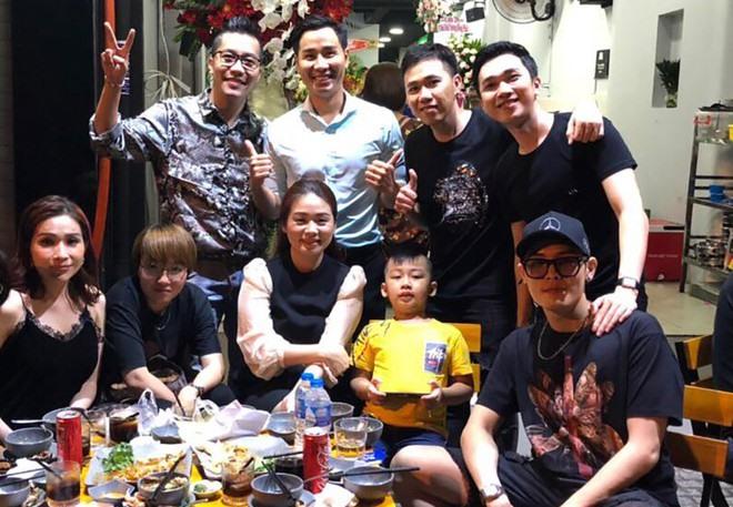 Anh Đức lần đầu tiên xuất hiện gầy rộc sau bức ảnh nghi xào ke-1