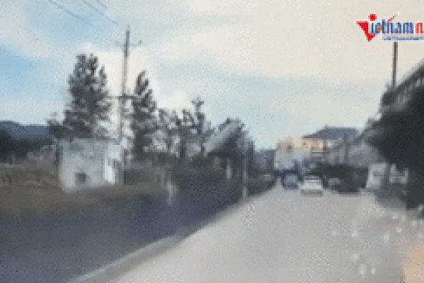 Clip: Ô tô bắn tung lên trời sau vụ nổ xe bồn làm 14 người chết ở Trung Quốc
