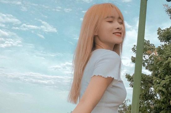 Bị 'ném đá' vì phát ngôn Lisa không xinh bằng mình, hot tiktoker 3,4 triệu follow nói gì?