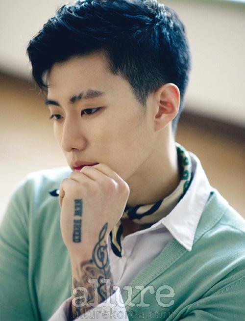 Ban đầu, JYP tuyên bố sẽ giữ lại Jay Park trong đội hình 2PM. Tuy nhiên, không lâu sau đó, chính công ty này tuyên bố đã chấm dứt hợp đồng của anh với lý do 