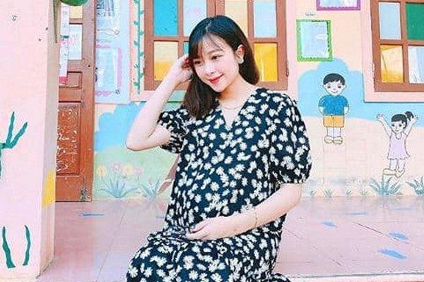 Trời nóng hơn 40 độ nhưng Nhật Linh vẫn cố ra sân cổ vũ chồng, Văn Đức lo lắng vợ bầu bị đói-5