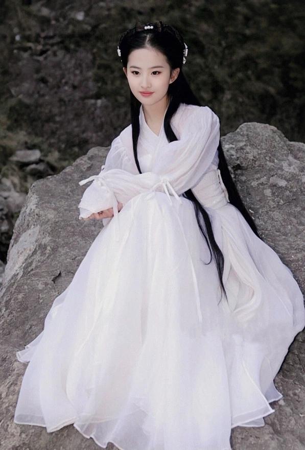 Lưu Diệc Phi lộ ảnh hiếm năm 16 tuổi, vẻ đẹp thoát tục đốn tim fans-1