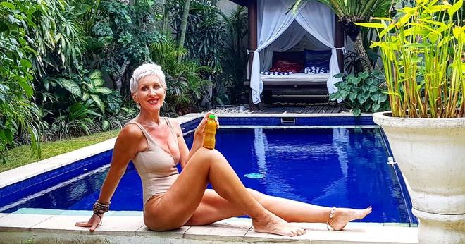 Nữ người mẫu vẫn giữ được vóc dáng thon gọn ở tuổi 62-2