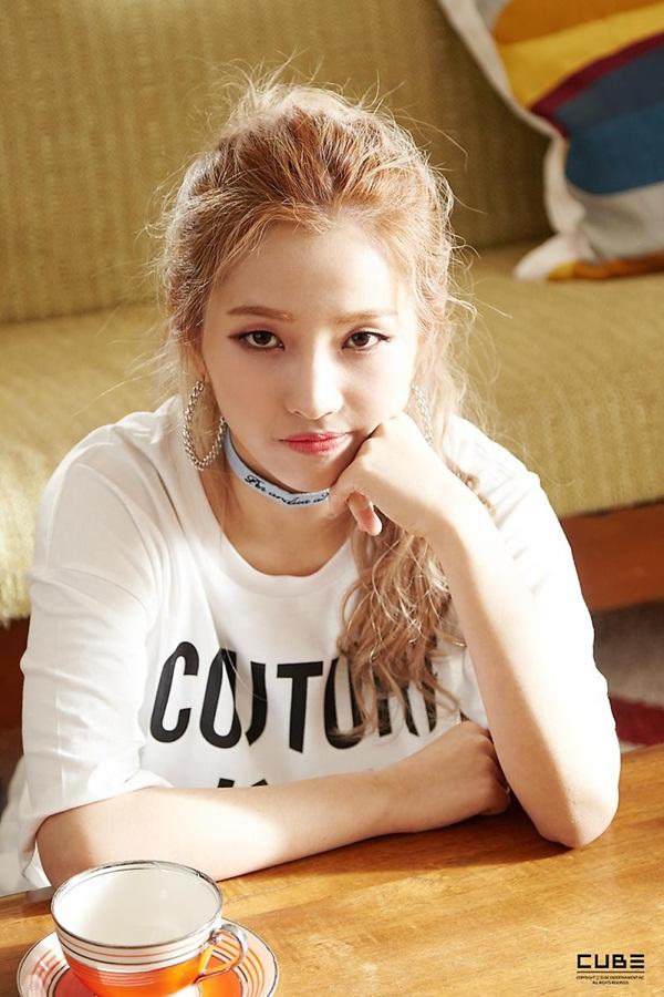 (G)I-DLE Soyeon: Không có gì quá khó hiểu khi Soyeon vừa là center, vừa là người sáng tác và rapper chính của (G)I-DLE. Tài năng của Soyeon đã được khẳng định qua hai chương trình 