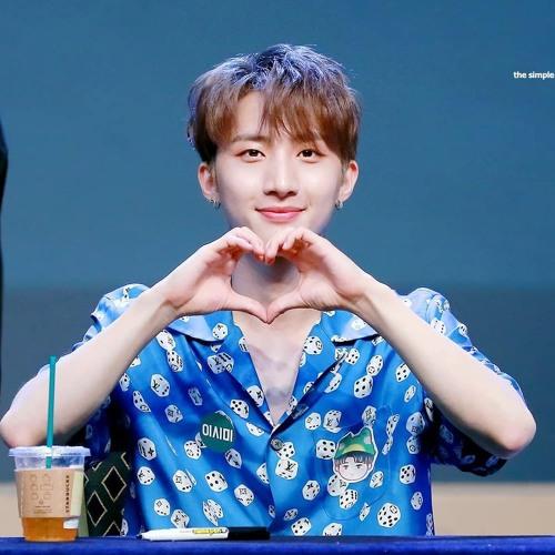 PENTAGON Hui: Hui là trưởng nhóm đồng thời là giọng ca chính trong PENTAGON. Bên cạnh đó, khả năng sáng tác cực đỉnh của nam thần tượng đã được minh chứng qua loạt hit 