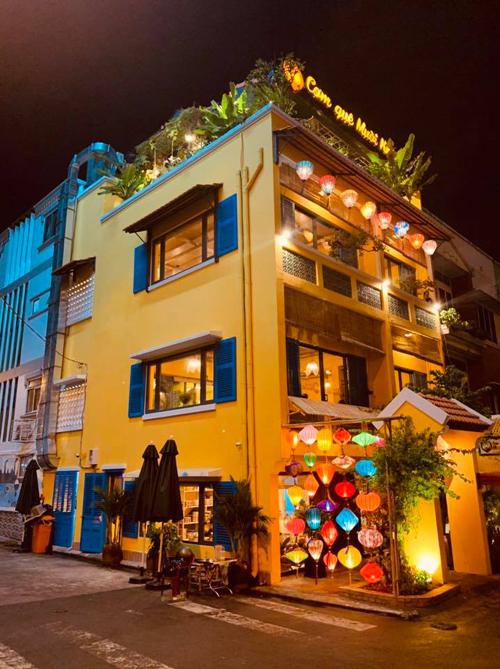 Từ Sài Gòn bay ra Hội An chỉ để ăn sáng, Trường Giang - Nhã Phương thật sự giàu cỡ nào?-5