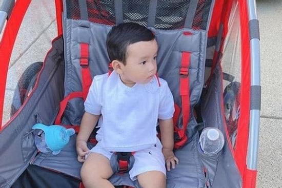 Mất tích trên mạng xã hội nhưng Phạm Hương vẫn đăng ảnh con trai đều đặn