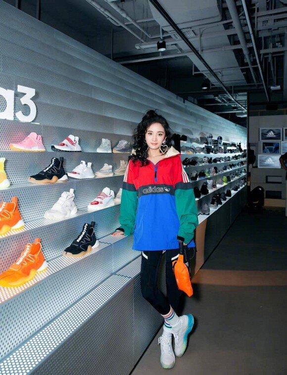 Son Ye Jin, Dương Mịch, Địch Lệ Nhiệt Ba nghiện đeo bông tai khủng nổi bần bật-4