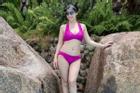 Bạn gái doanh nhân của NSND Chí Trung nóng bỏng khi diện bikini hai mảnh