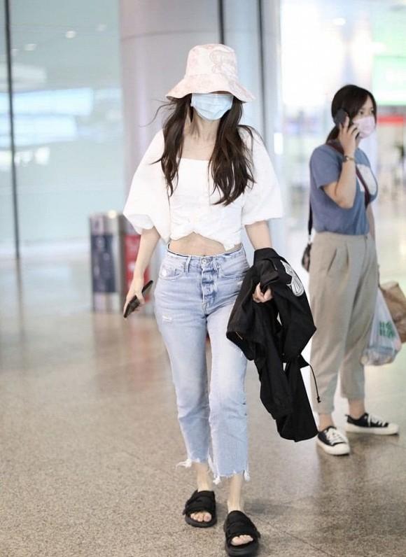 Angelababy vô tình để lộ vết rạn da ở vùng bụng khi diện áo crop top khoe eo thon-3