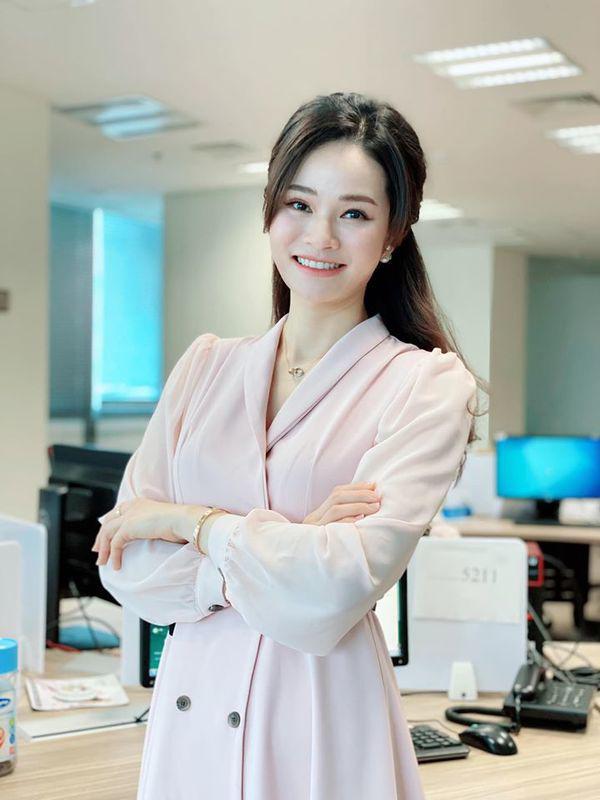 Quyết định cắt tóc mái mưa, đây có lẽ là nữ BTV giỏi giấu tuổi nhất nhà đài VTV-5