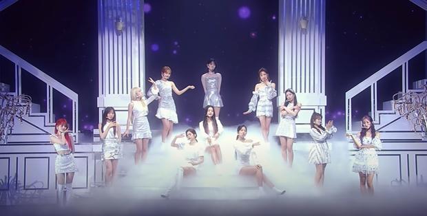 Erik khen tới tấp comeback stage của IZ*ONE hay quá, khéo lại sắp có màn cover dance siêu chất đến nơi rồi?-3
