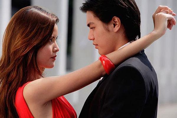 Chồng ngoại tình cùng lúc với 3 gái nhà hàng, về nhà vẫn đóng vai rể ngoan vì mưu đồ này-3