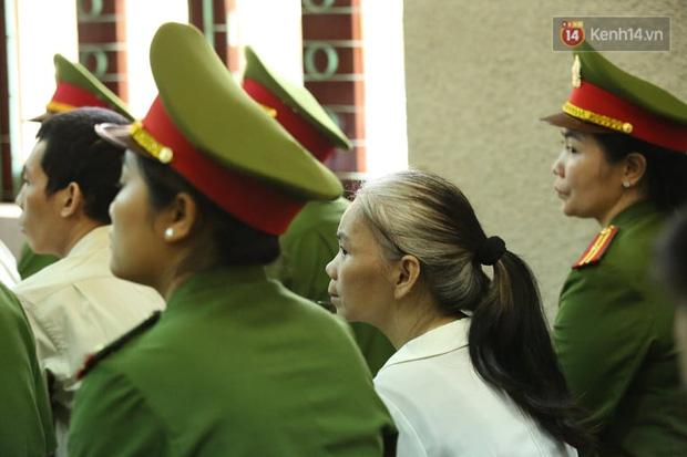 Vụ nữ sinh giao gà bị sát hại ở Điện Biên: Bùi Kim Thu xuất hiện tóc bạc trắng-7