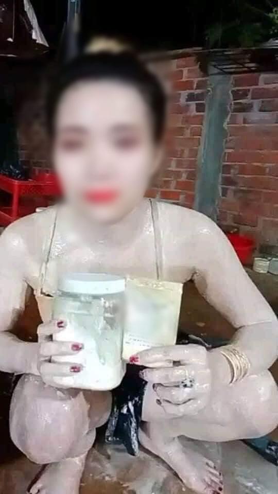 Sởn da gà với những cánh tay Bạch ma nữ nhờ kem trộn-1