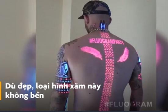Hình xăm phát sáng trên cơ thể như siêu nhân