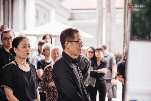 Khoảnh khắc bố MC Diệu Linh thất thần người đầu bạc tiễn kẻ đầu xanh-4