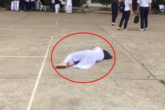 Nữ sinh Bình Dương 'hạ cánh' giữa sân trường, lý do đằng sau nghe qua đã biết lầy lội